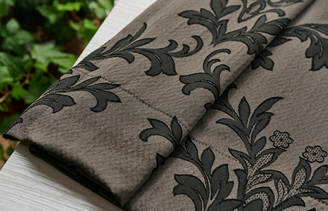 大きなつる柄と単色使いで使いやすい裏地付き2級遮光カーテン　アンドレー