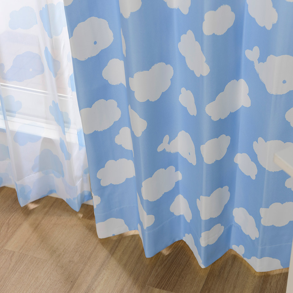 3級遮光カーテン　青空くじら