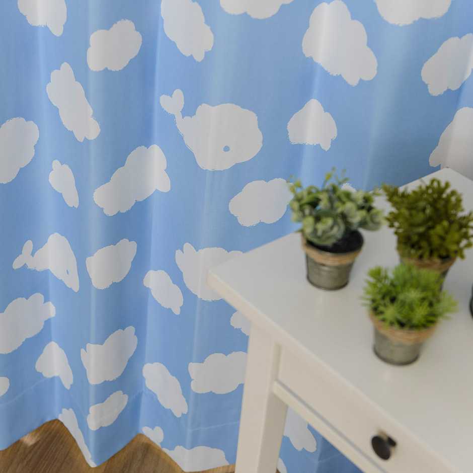 3級遮光カーテン　青空くじら