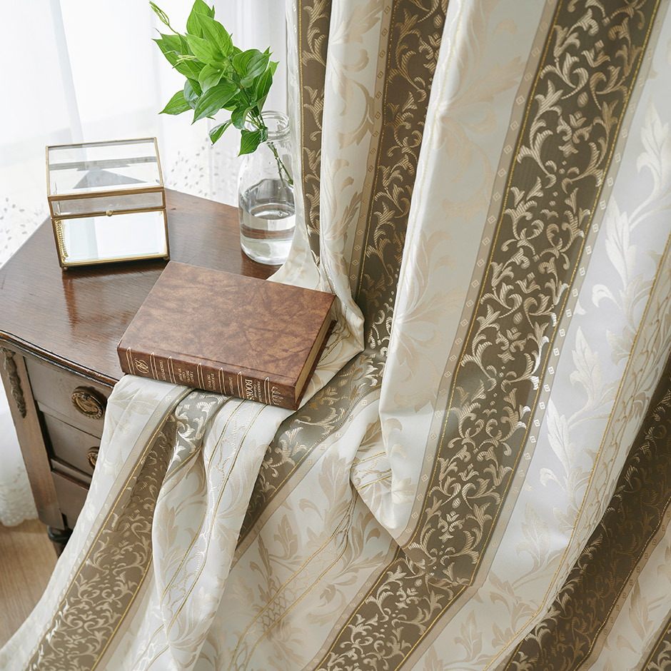 ストライプとダマスク柄のジャガード織裏地付き2級遮光カーテン　5394