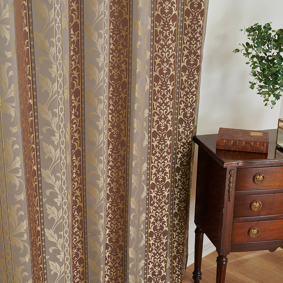 ストライプとダマスク柄のジャガード織裏地付き2級遮光カーテン　5394