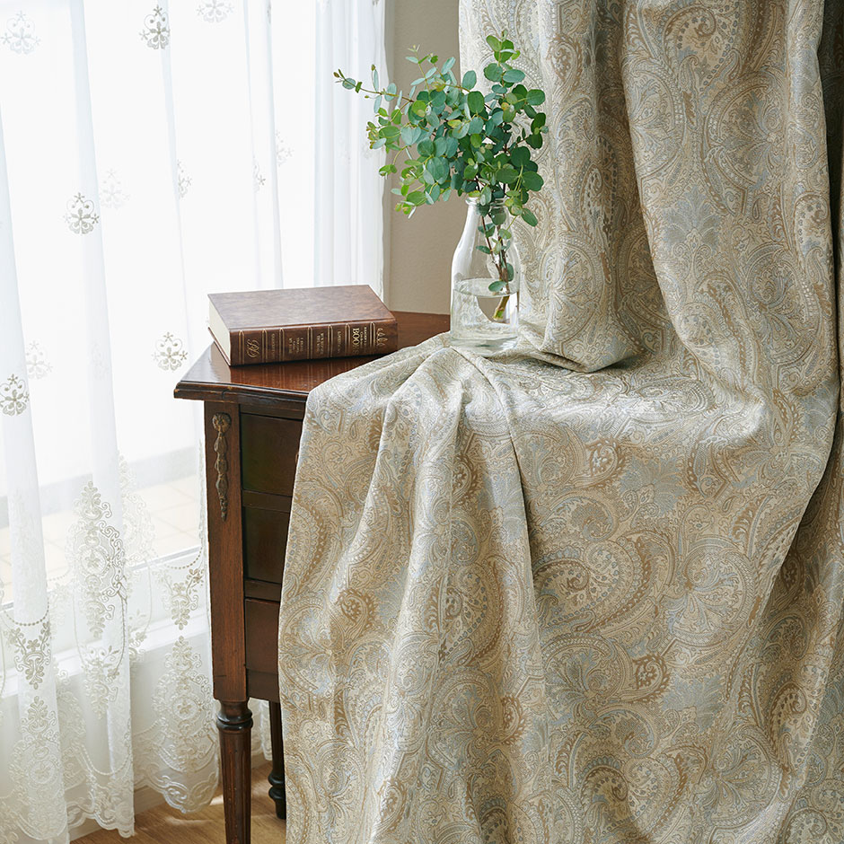 ペイズリー柄がおしゃれな裏地付き2級遮光カーテン　アンジェラ