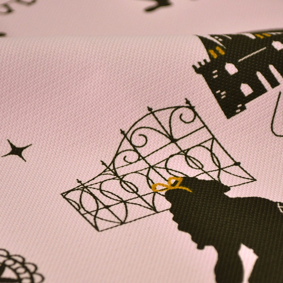 不思議の国のアリスの物語に入り込んだような2級遮光カーテン　ＫＫ-373