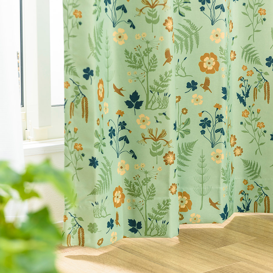 北欧風草花柄がプリントされた2級遮光カーテン　LEAF11078