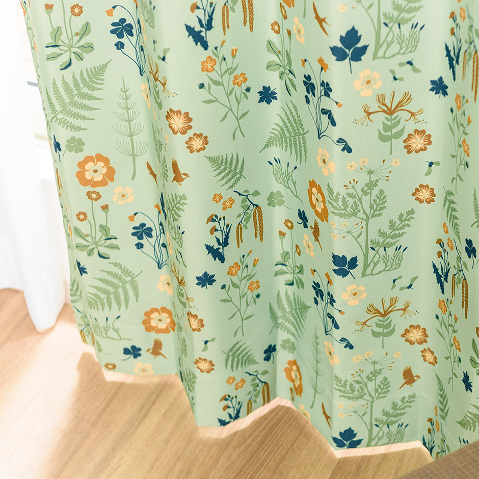 北欧風草花柄がプリントされた2級遮光カーテン　LEAF11078