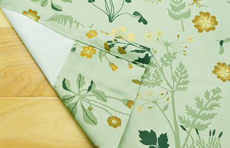 北欧風草花柄がプリントされた2級遮光カーテン　LEAF11078