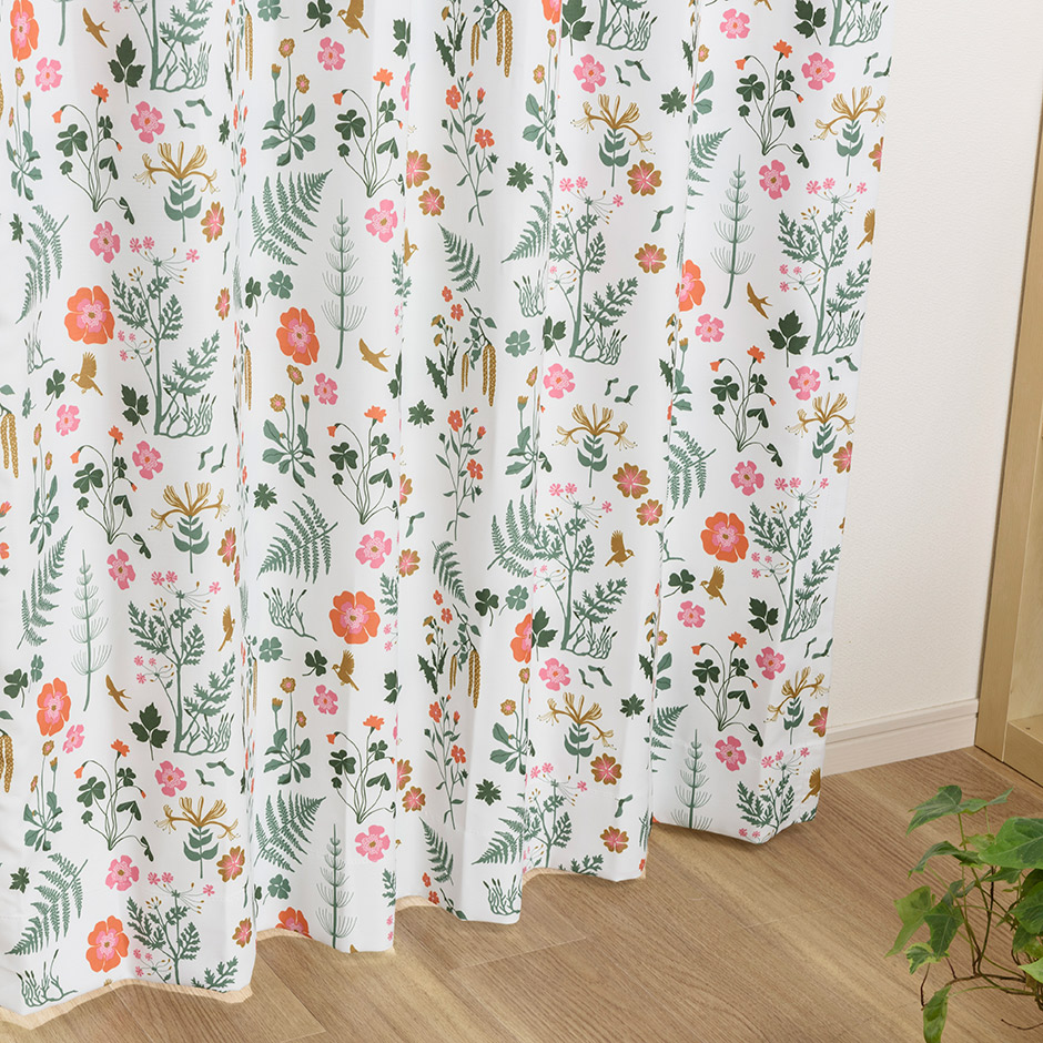 北欧風草花柄がプリントされた2級遮光カーテン　LEAF11078
