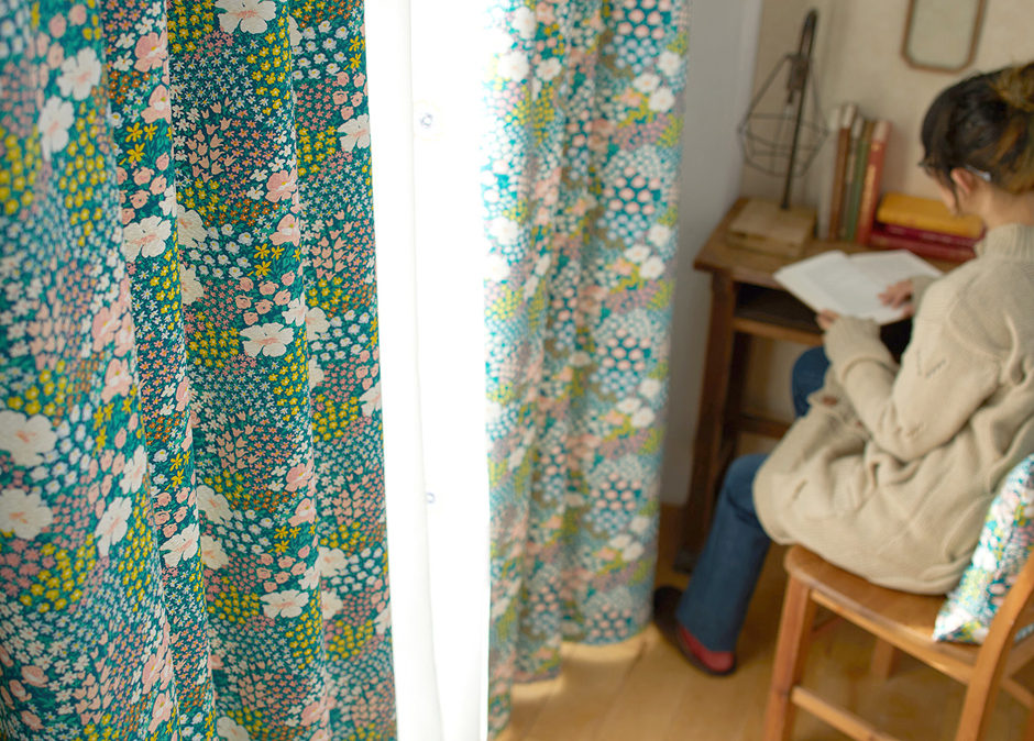 【2級遮光カーテン】お花畑のような北欧風花柄プリント　オハナバタケ