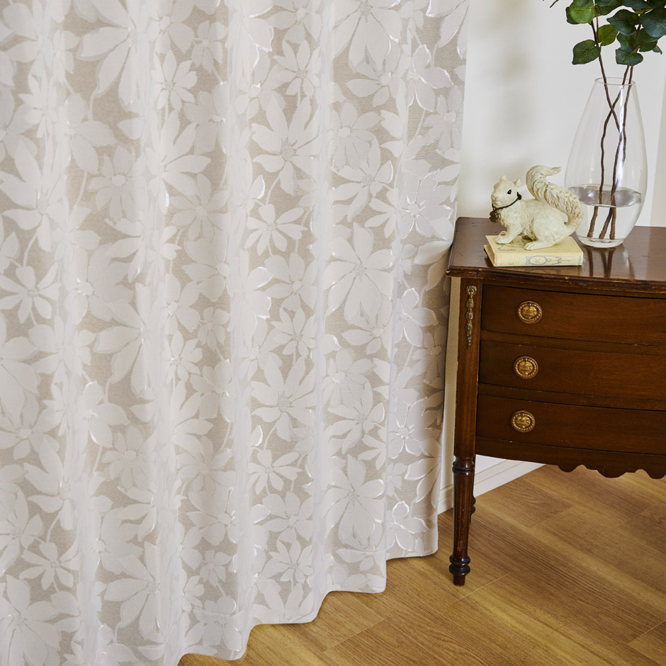 ジャガード織の大きな花柄がフェミニンな裏地付き3級遮光カーテン 1129