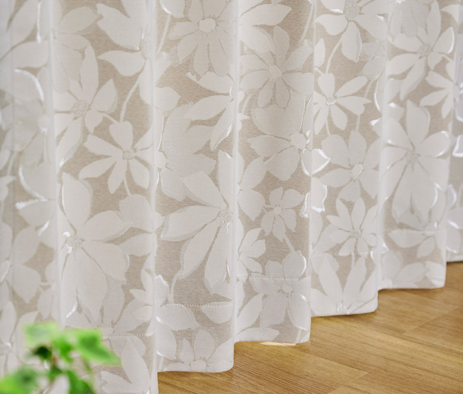 ジャガード織の大きな花柄がフェミニンな裏地付き3級遮光カーテン 1129