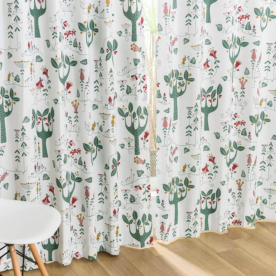 おとぎ話の森のようなプリント2級遮光カーテン　MORI11078