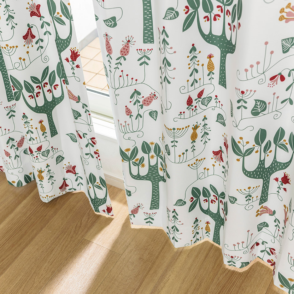 おとぎ話の森のようなプリント2級遮光カーテン　MORI11078