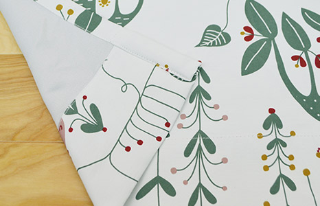 おとぎ話の森のようなプリント2級遮光カーテン　MORI11078