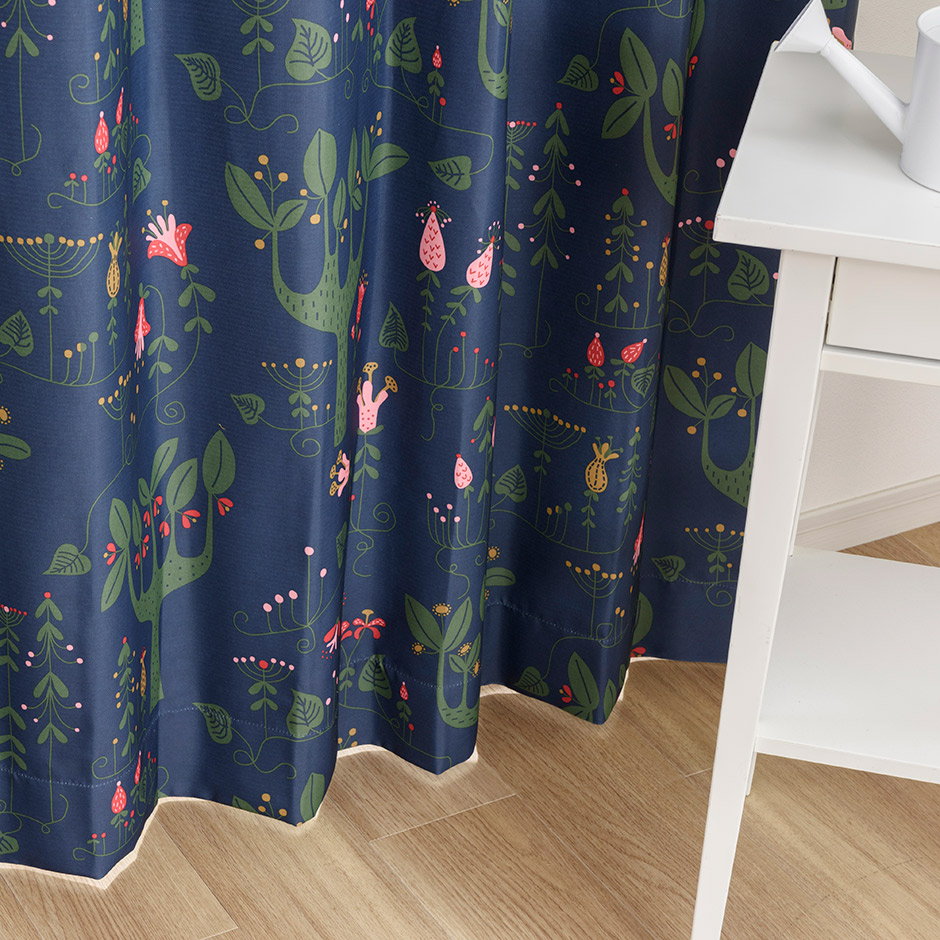 おとぎ話の森のようなプリント2級遮光カーテン　MORI11078