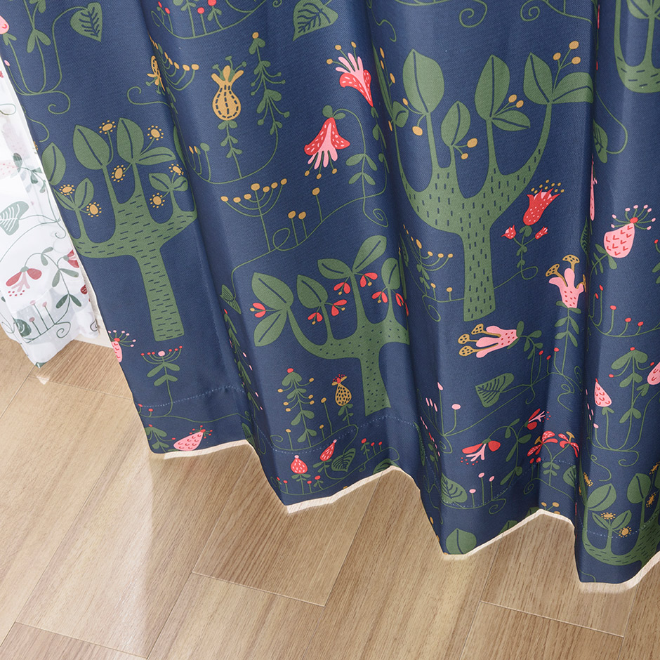 おとぎ話の森のようなプリント2級遮光カーテン　MORI11078