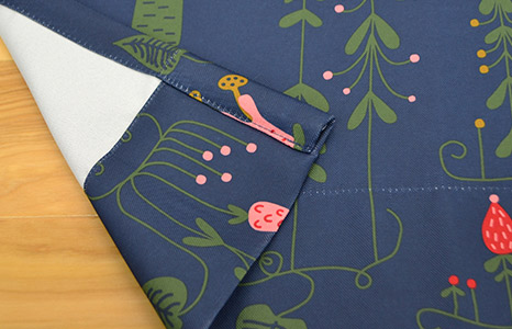 おとぎ話の森のようなプリント2級遮光カーテン　MORI11078