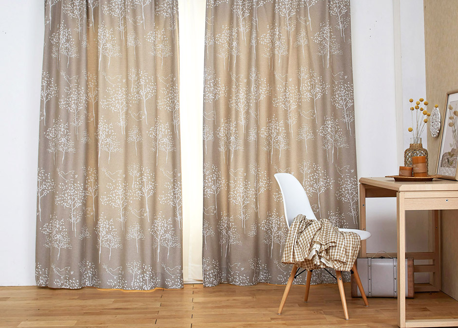 3級遮光カーテン　トリノサンポ（D-1196）