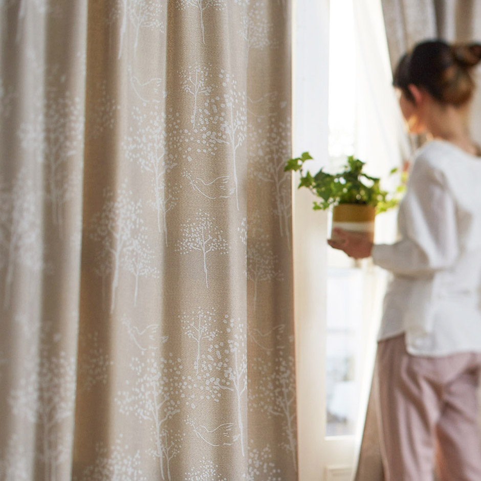 3級遮光カーテン　トリノサンポ（D-1196）