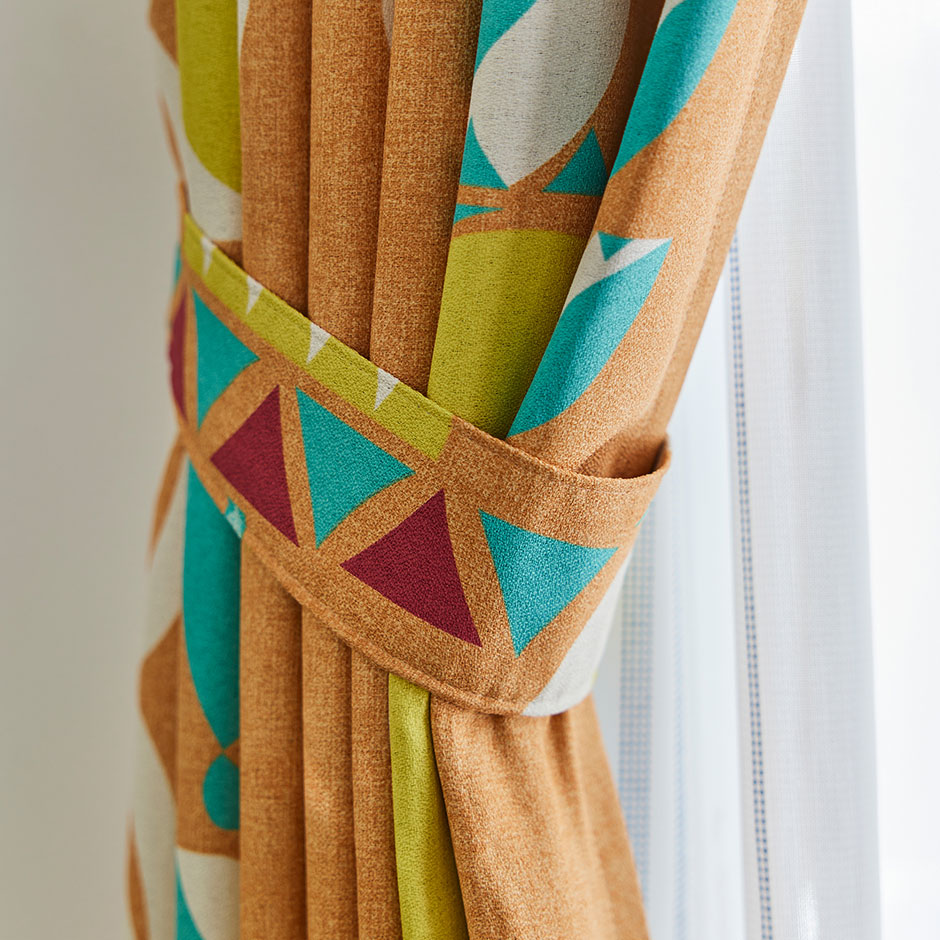 3級遮光カーテン　チューリッペン（D-1196）