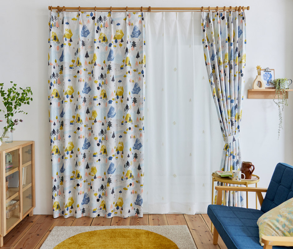 【3級遮光カーテン】雪山で暮らす人やイエティがかくれている楽しいデザイン ユキヤマ（D-1196)