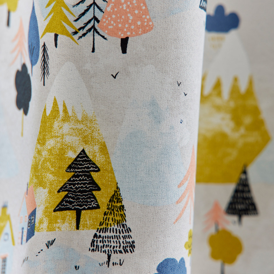 【3級遮光カーテン】雪山で暮らす人やイエティがかくれている楽しいデザイン ユキヤマ（D-1196)