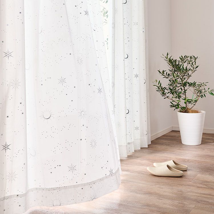 キラキラ輝く星と月を箔プリントで表現した遮像・UVカットレース